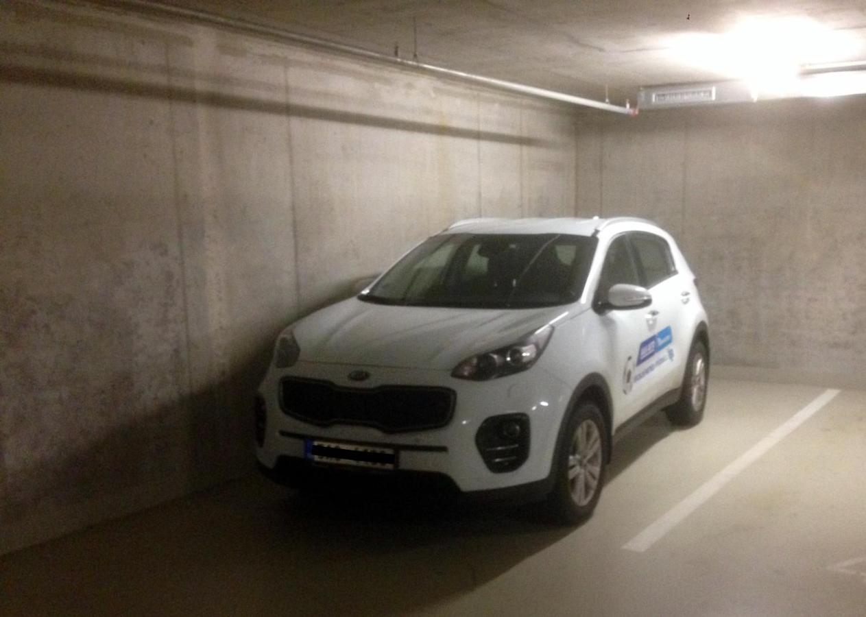 Onsite Free Garage Parking, 10Min Centre By Bus Lägenhet Prag Exteriör bild